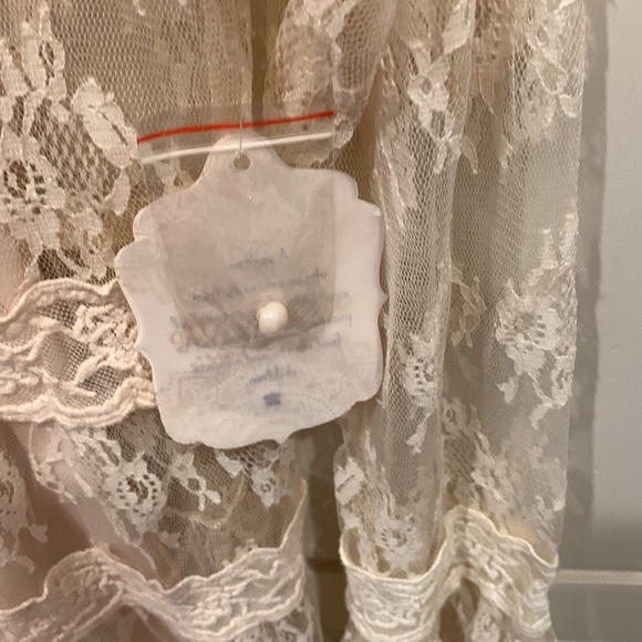 Altar’d State XS ivory lace top. Beautiful!! - Picture 4 of 7